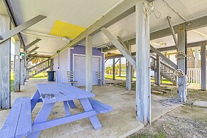 Walk to Beach: Ocean-view Home w/ Deck in Freeport