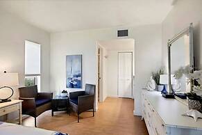 Luxury Beachfront Retreat in Longboat Key