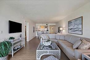 Luxury Beachfront Retreat in Longboat Key