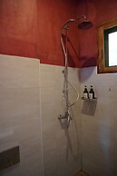 Moyoni Africa Lodge & Tours