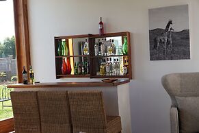 Moyoni Africa Lodge & Tours