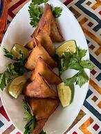 Moyoni Africa Lodge & Tours