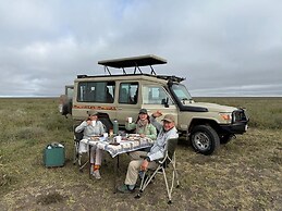 Moyoni Africa Lodge & Tours