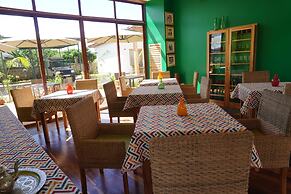 Moyoni Africa Lodge & Tours