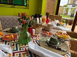 Moyoni Africa Lodge & Tours