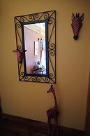 Moyoni Africa Lodge & Tours