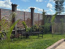 Moyoni Africa Lodge & Tours