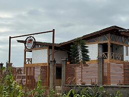 Moyoni Africa Lodge & Tours