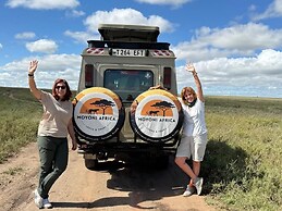 Moyoni Africa Lodge & Tours