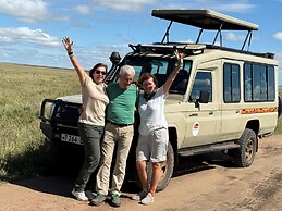 Moyoni Africa Lodge & Tours