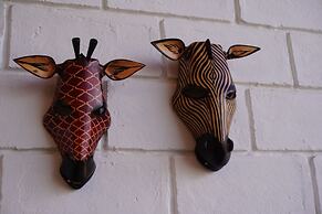 Moyoni Africa Lodge & Tours