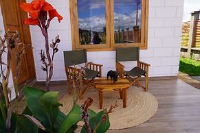 Moyoni Africa Lodge & Tours