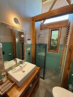 Moyoni Africa Lodge & Tours