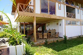 Moyoni Africa Lodge & Tours