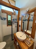 Moyoni Africa Lodge & Tours