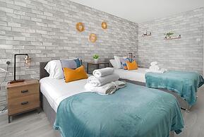 Central Brighton 2-bedroom Apartment 1 Double & 2 Single Beds Sleeps 4