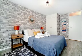 Central Brighton 2-bedroom Apartment 1 Double & 2 Single Beds Sleeps 4