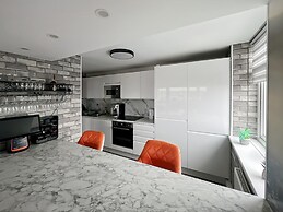 Central Brighton 2-bedroom Apartment 1 Double & 2 Single Beds Sleeps 4