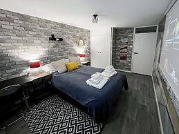 Central Brighton 1-bedroom Flat Modern & Bright Walk to Beach Sleeps 2