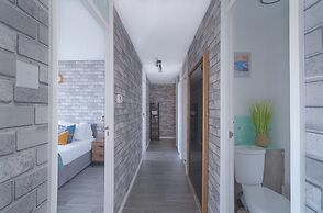 Central Brighton 1-bedroom Flat Modern & Bright Walk to Beach Sleeps 2