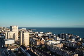 Central Brighton 1-bedroom Flat Modern & Bright Walk to Beach Sleeps 2