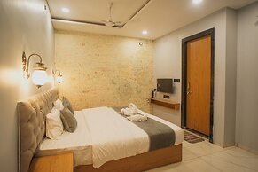 Bhopal Inn by Ten On Ten Stays