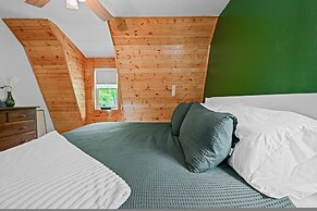 Sand Bar Resort in Suring