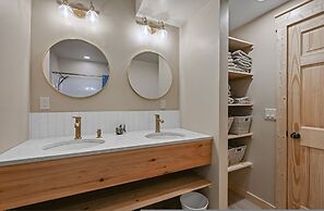 Sand Bar Resort in Suring