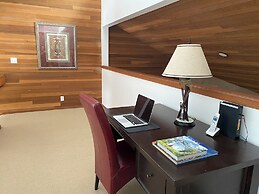 Lakeside by Luxury Mountain Destinations