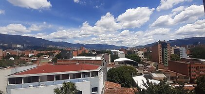 Mingle with the beautiful Paisas