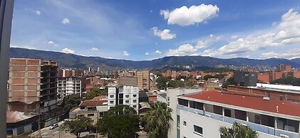 Mingle with the beautiful Paisas