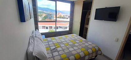 Mingle with the beautiful Paisas