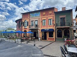 Modern-cozy 2bedrooms Plus 2bathrooms at the Swan Lake Khao Yai Nation