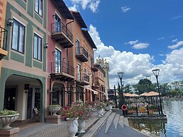 Modern-cozy 2bedrooms Plus 2bathrooms at the Swan Lake Khao Yai Nation