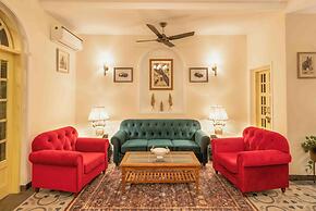 HOTEL WHITE RABBIT