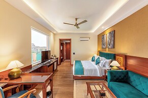 HOTEL WHITE RABBIT