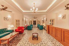 HOTEL WHITE RABBIT