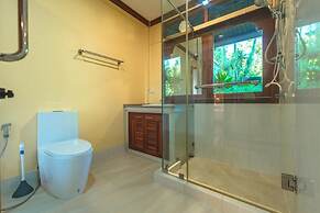 6BR Luxury Retreat in Layan Phuket V159