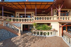 6BR Luxury Retreat in Layan Phuket V159