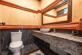 6BR Luxury Retreat in Layan Phuket V159