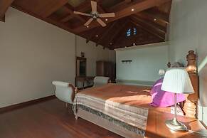 6BR Luxury Retreat in Layan Phuket V159