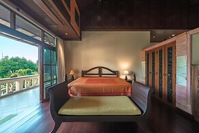 6BR Luxury Retreat in Layan Phuket V159