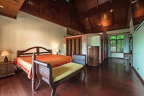 6BR Luxury Retreat in Layan Phuket V159