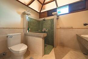 6BR Luxury Retreat in Layan Phuket V159