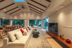 Sunrise 7BR Luxe Villa Sea View V151