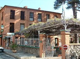 Logis Hôtel Restaurant Les Glycines
