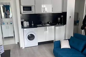 Sunny 1 Bedroom Apartment Retreat