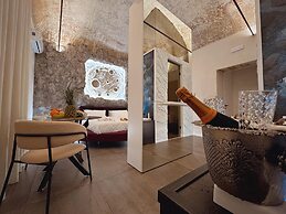 Corona Suite