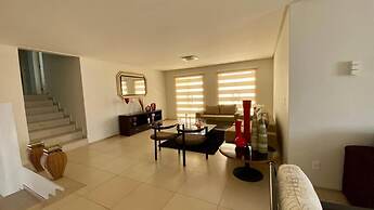 Casa com Piscina - Quartos Privativos