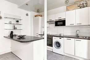 Stylish 1BR by Luxembourg Garden